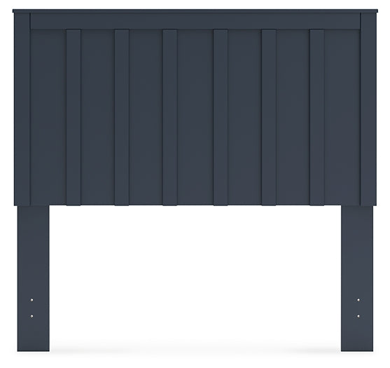 Simmenfort Full Panel Headboard with Dresser, Chest and 2 Nightstands